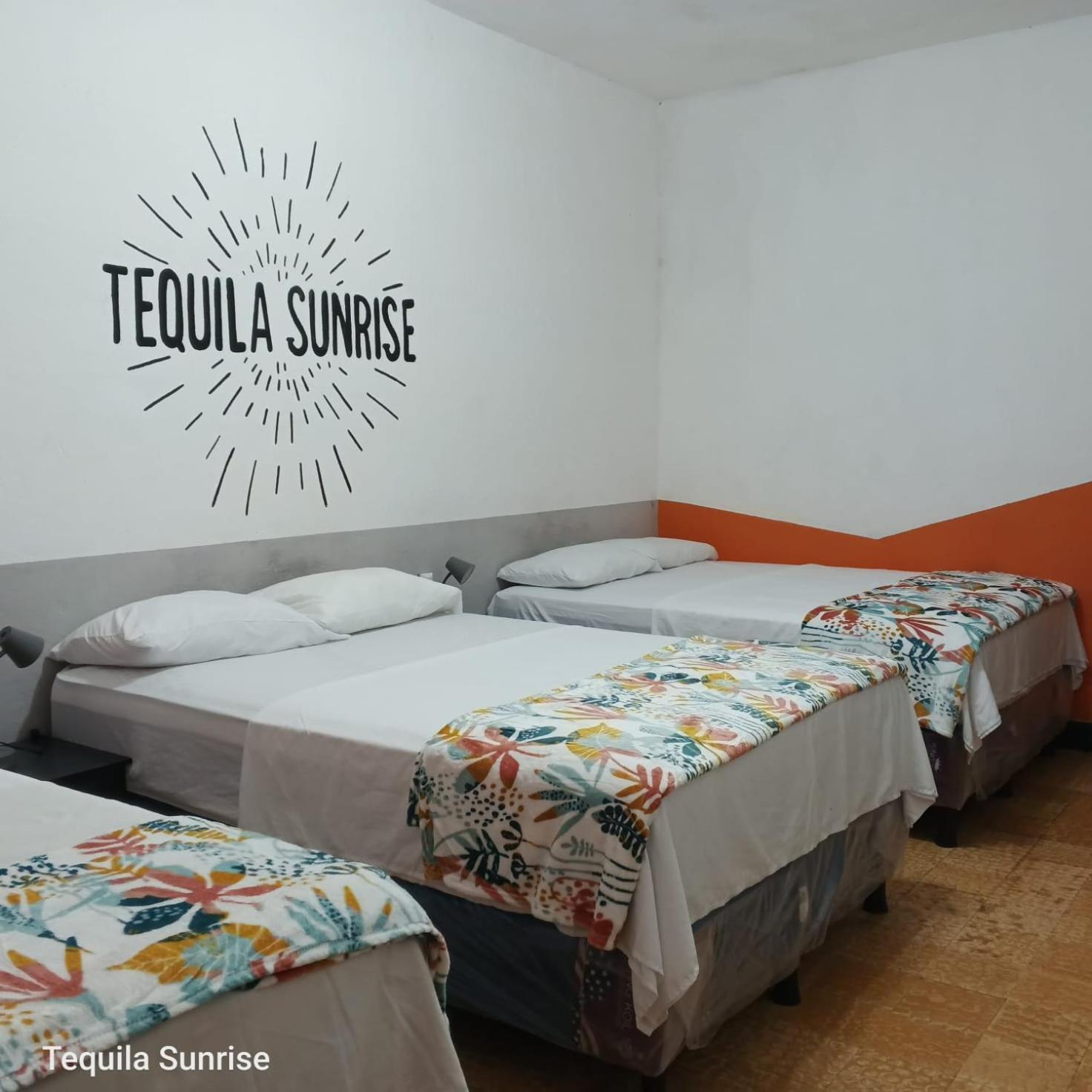 Tequila Sunrise Hostel Guatemala Exterior foto