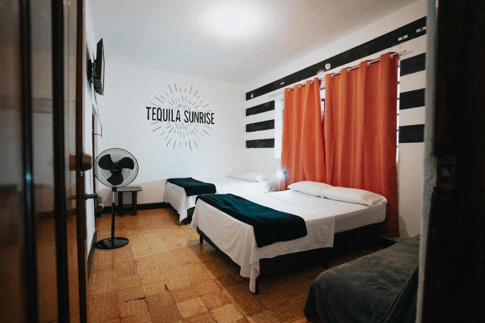 Tequila Sunrise Hostel Guatemala Exterior foto